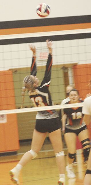 Kiran Bugbee (13) sets.